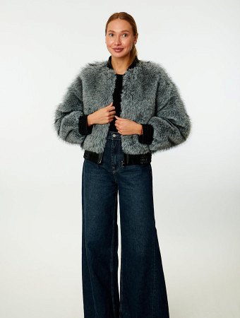 Укороченная шуба из экомеха с капюшоном