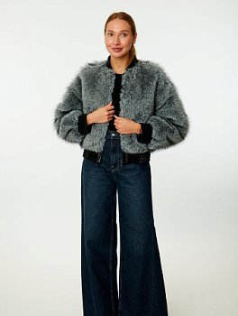 Укороченная шуба из экомеха с капюшоном