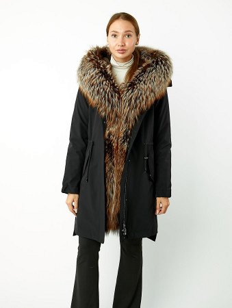 Удлиненная парка с отделкой мехом лисы