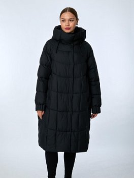 Пуховик женский удлинённый с капюшоном