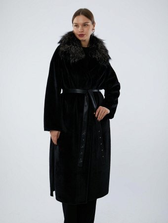 Стильная экодубленка с отделкой из чернобурой лисы