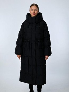 Пуховик женский удлинённый с капюшоном