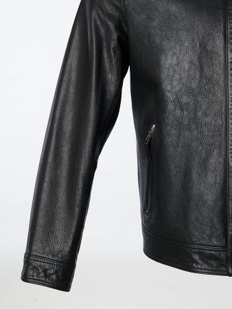 Стильная куртка из натуральной кожи