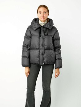 Укороченный пуховик с капюшоном