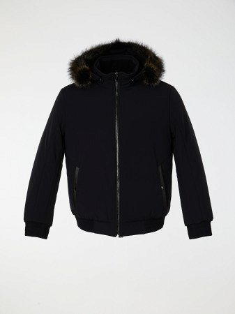 Укороченный пуховик с капюшоном и отделкой енота