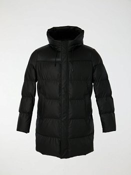 Удлиненный пуховик с капюшоном