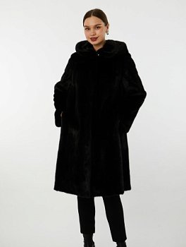 Шуба из меха норки с капюшоном