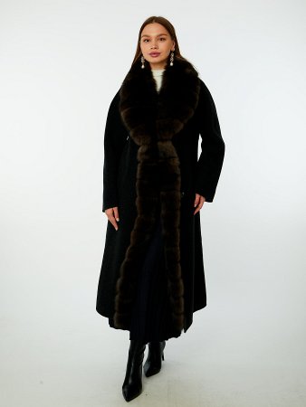 Стильное пальто со съёмным мехом песца