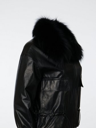 Стильная куртка из натуральной кожи