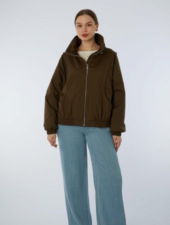 Укороченная куртка с воротником-стойка