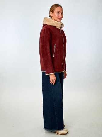 Укороченная экодубленка с капюшоном