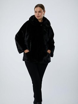Укороченная шуба из меха норки с капюшоном