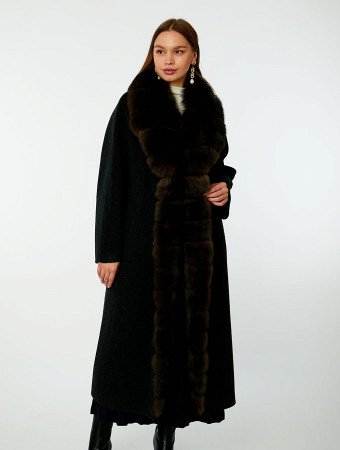 Стильное пальто со съёмным мехом песца