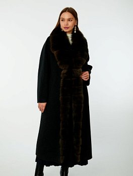 Стильное пальто со съёмным мехом песца