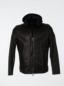 Кожаная куртка со съемным капюшоном