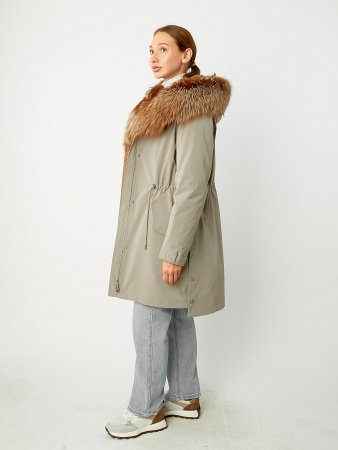 Удлиненная парка с отделкой мехом лисы