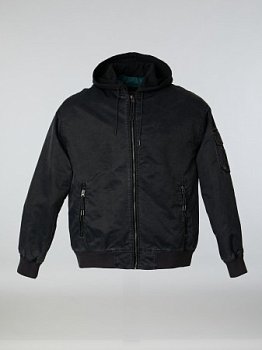 Ветровка мужская с капюшоном