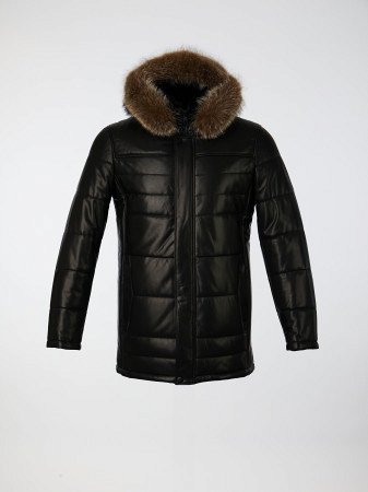 Удлиненный кожаный пуховик с капюшоном и отделкой мехом енота