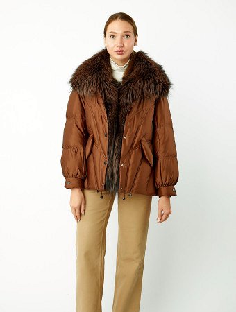 Укороченный пуховик с отделкой мехом лисицы