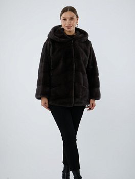Укороченная шуба из меха норки с капюшоном