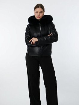 Утепленная куртка из натуральной кожи с капюшоном