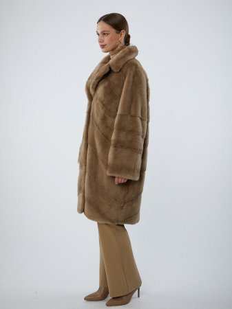 Шуба из меха норки с английским воротником