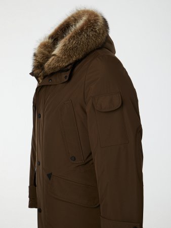 Удлиненный пуховик с капюшоном и отделкой енота