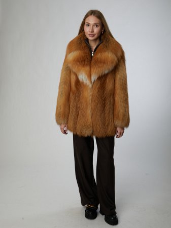 Укороченная шуба из натурального меха лисы