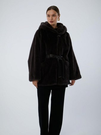 Укороченная шуба из меха норки с капюшоном