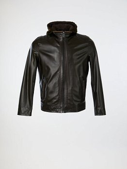 Кожаная куртка со съемным капюшоном