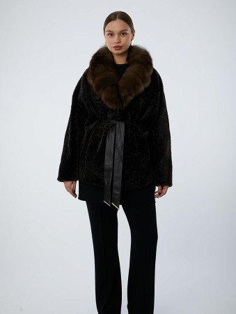 Укороченная шуба из астрагана с английским воротником
