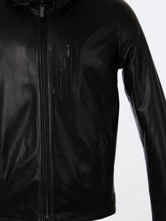 Укороченная куртка из кожи на меху