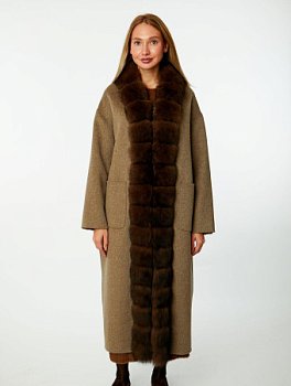 Стильное пальто со съёмным мехом песца