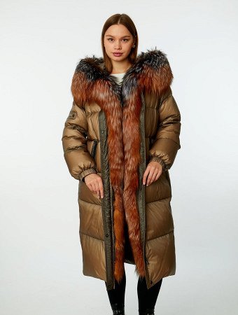 Длинный пуховик с капюшоном и отделкой мехом лисицы