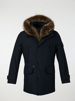 Удлиненный пуховик с капюшоном и отделкой енота