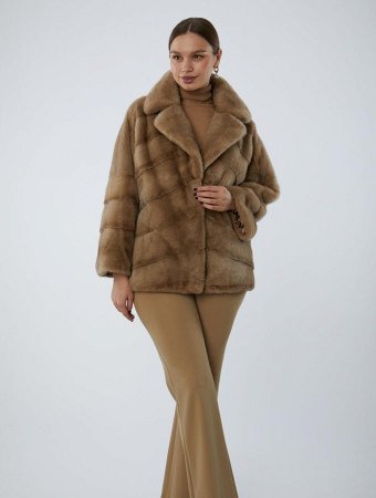 Укороченная шуба из меха норки с английским воротником