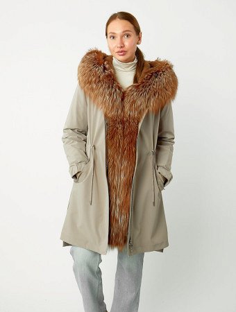 Удлиненная парка с отделкой мехом лисы
