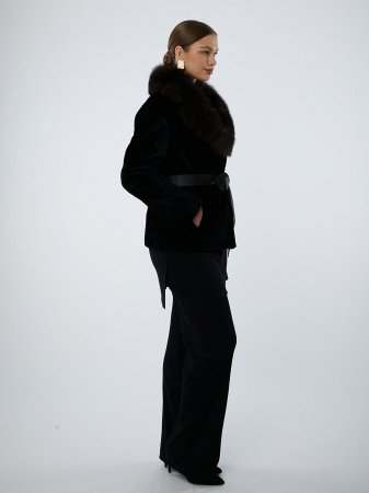 Укороченная шуба из астрагана с английским воротником