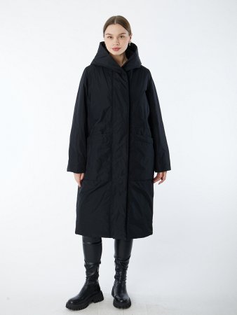 Утепленное пальто с капюшоном