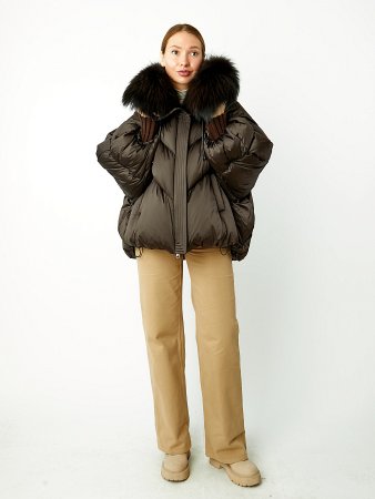 Стильный пуховик с капюшоном