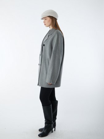 Укороченное пальто из высококачественной шерсти