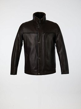 Кожаная куртка на мехе с воротником стойкой