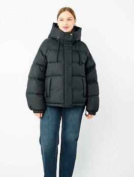 Пуховик женский укороченный с капюшоном