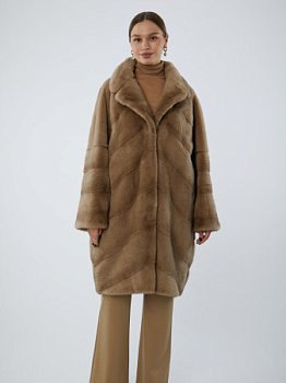 Шуба из меха норки с английским воротником