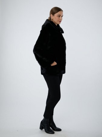 Укороченная шуба из меха норки с капюшоном