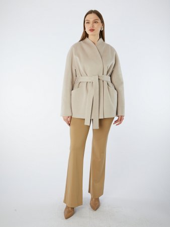 Пальто полушерстяное укороченное с воротником-стойкой и поясом