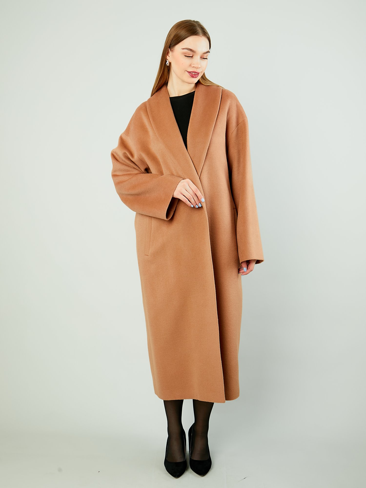 Демисезонное пальто с шалевым воротником и поясом 