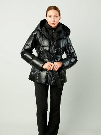 Приталенная куртка из натуральной кожи с капюшоном