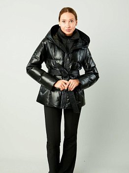 Приталенная куртка из натуральной кожи с капюшоном