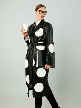 Плащ из кожи с английским воротником и поясом